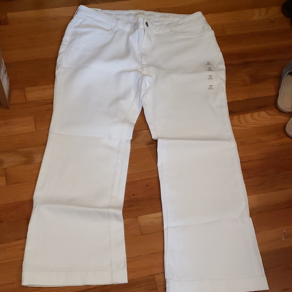 NWT Plus Size Eddie Bauer Jeans - Picture 6 of 7